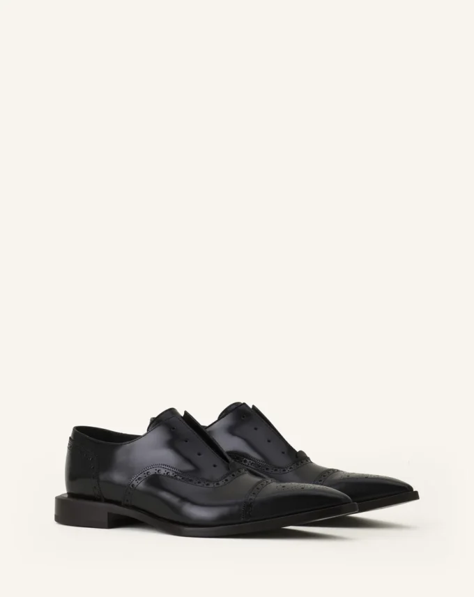 Brogue Oxford Shoe in Shiny Leather Brogue Oxford Shoe in Shiny Leather