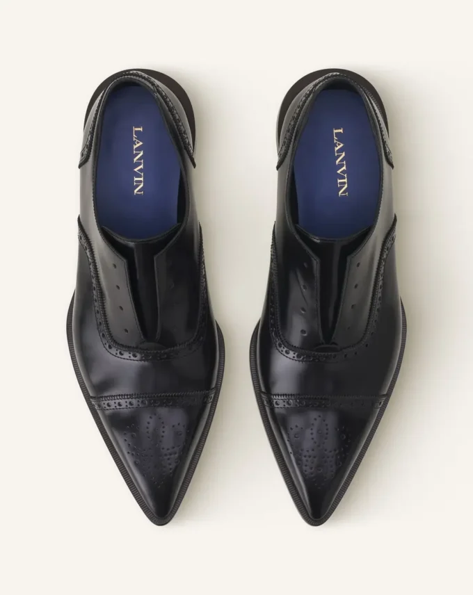 Brogue Oxford Shoe in Shiny Leather Brogue Oxford Shoe in Shiny Leather