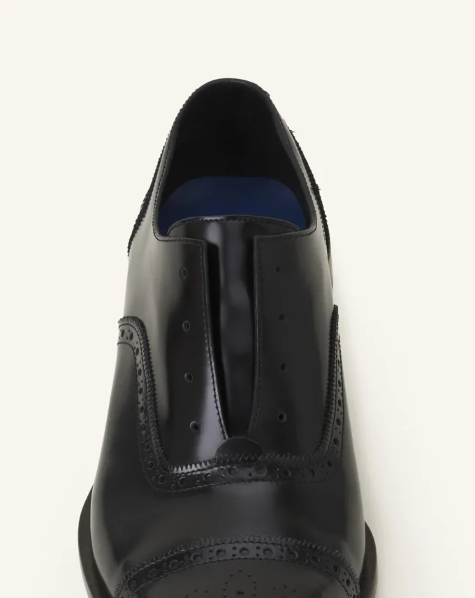 Brogue Oxford Shoe in Shiny Leather Brogue Oxford Shoe in Shiny Leather