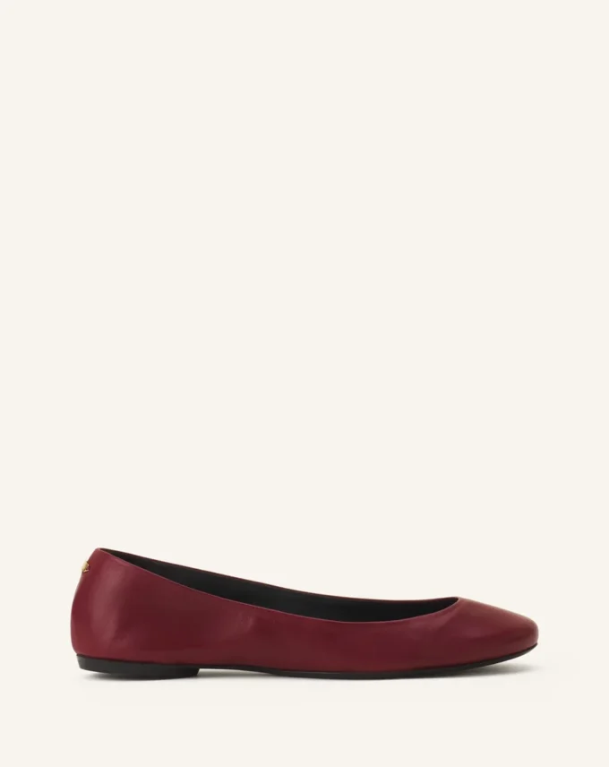 The Ballerina Flat in Leather The Ballerina Flat in Leather