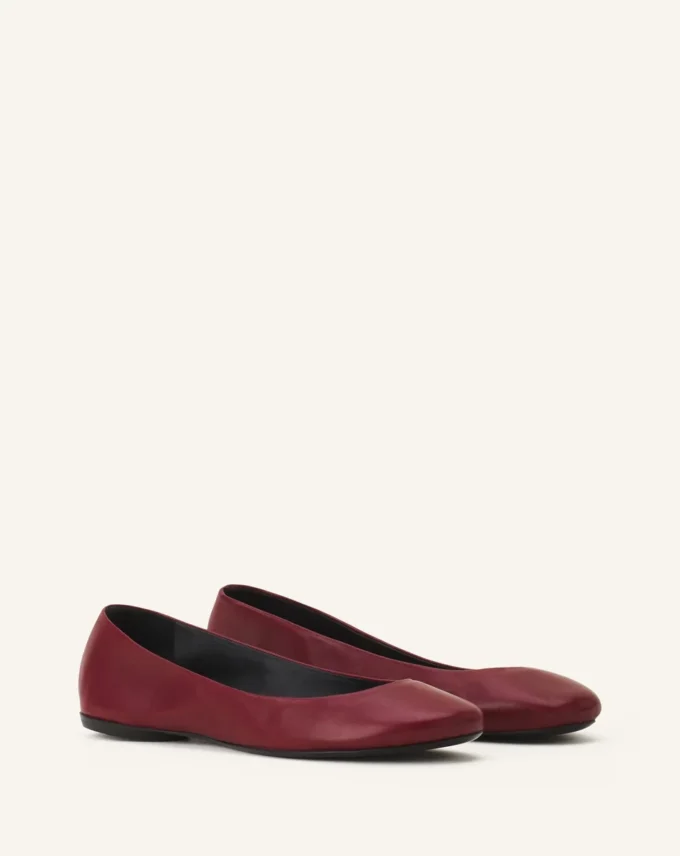 The Ballerina Flat in Leather The Ballerina Flat in Leather